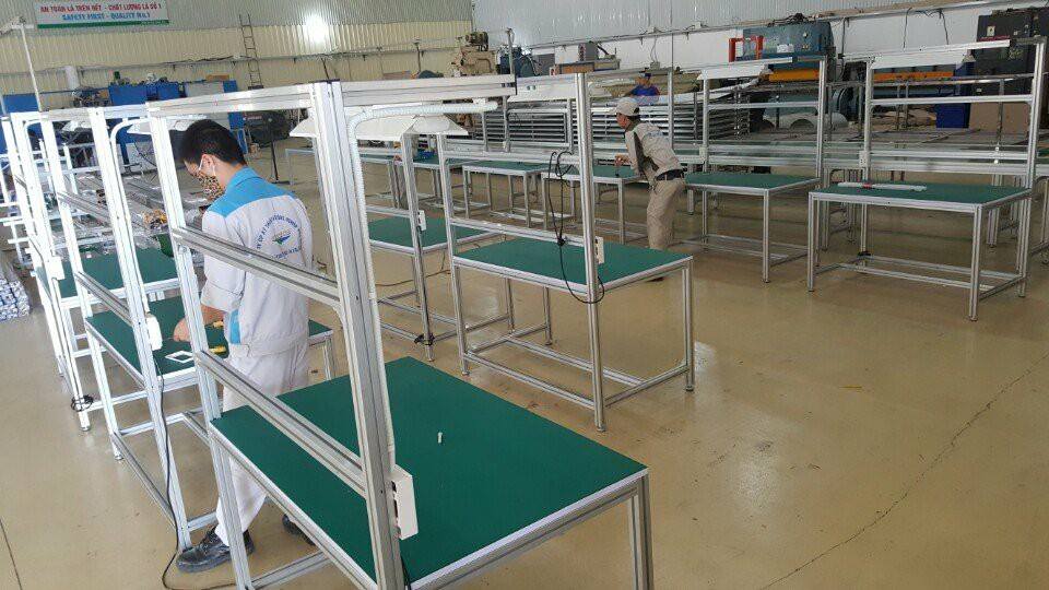 Bàn thao tác khung nhôm định hình