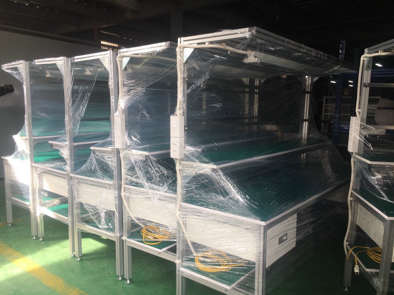 Bàn thao tác khung nhôm định hình