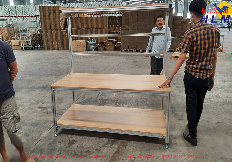 Bàn Thao Tác - HLM04