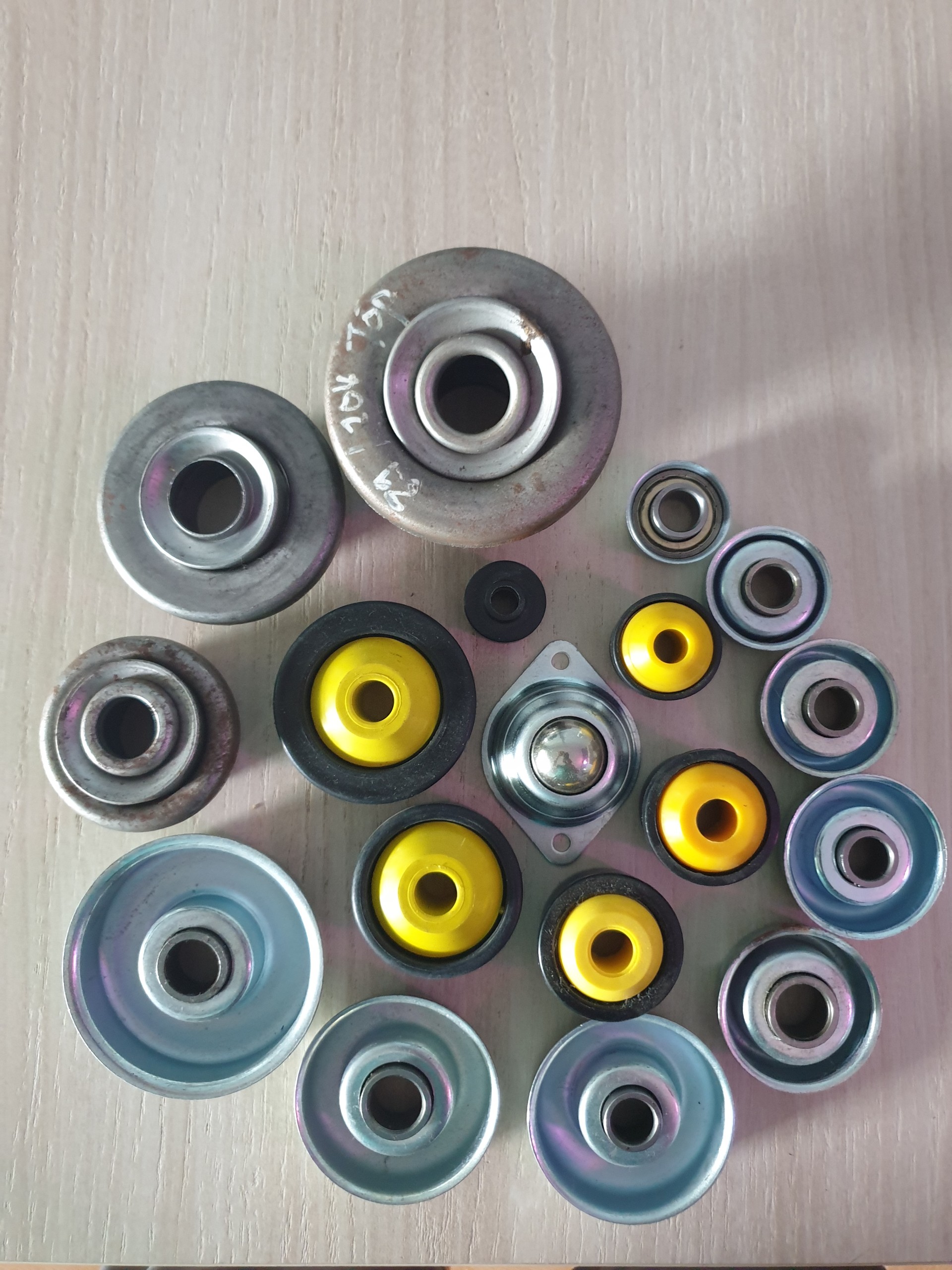 Cốc bi nhựa phi 25