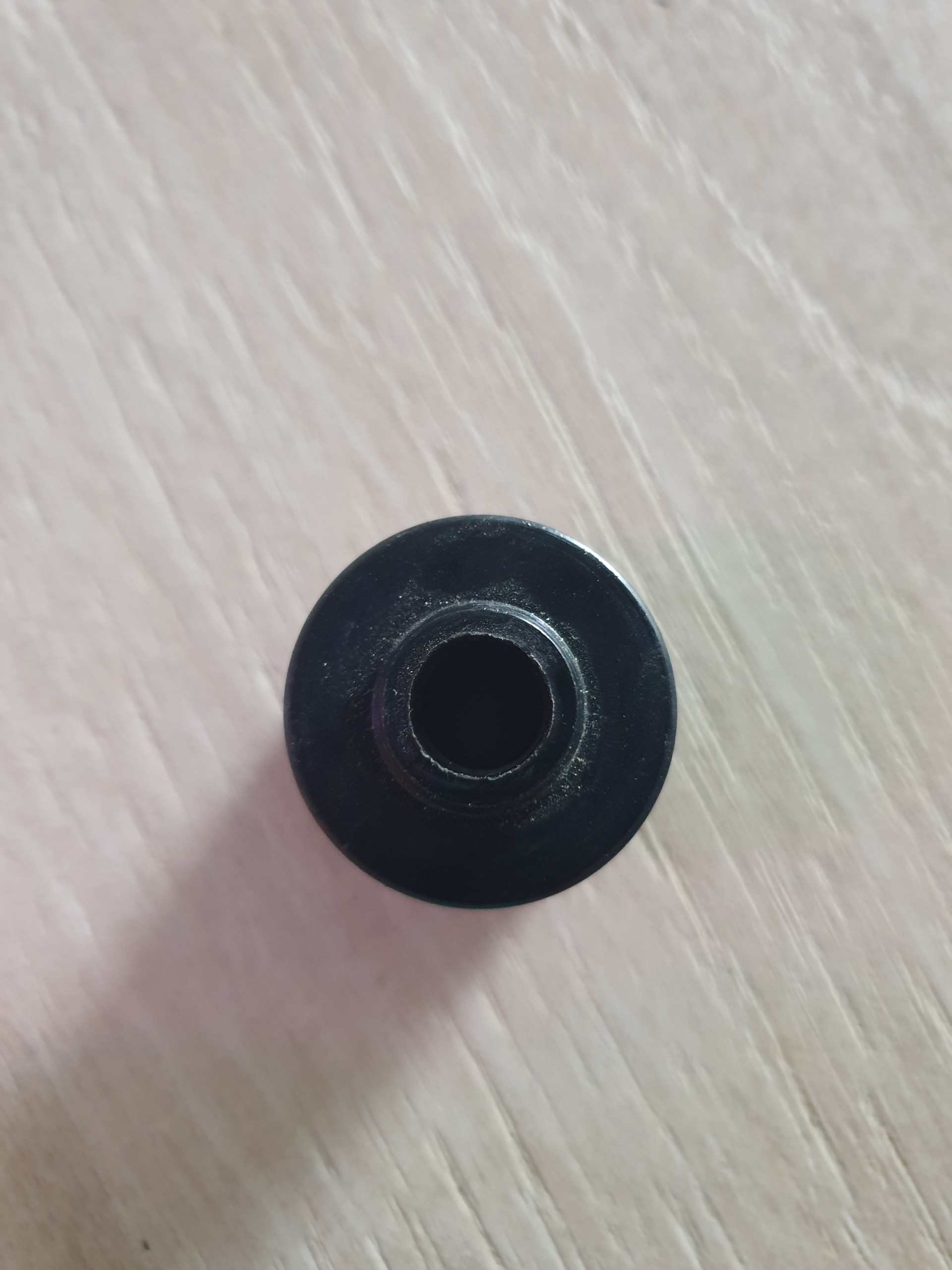 Cốc bi nhựa phi 25